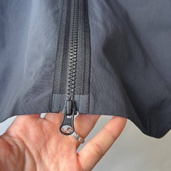 Nike Men Tech Pack Unlined Vest, Gray/Black, Size S Like New - Picture 13 of 13